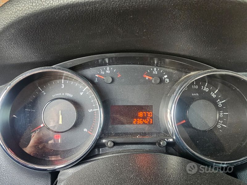 Usata Peugeot 5008 112 CV (82 kW) 2010 Grigio Monovolume