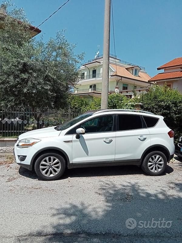 Usata Ford Kuga 140 CV (102 kW) 2011 Bianco SUV