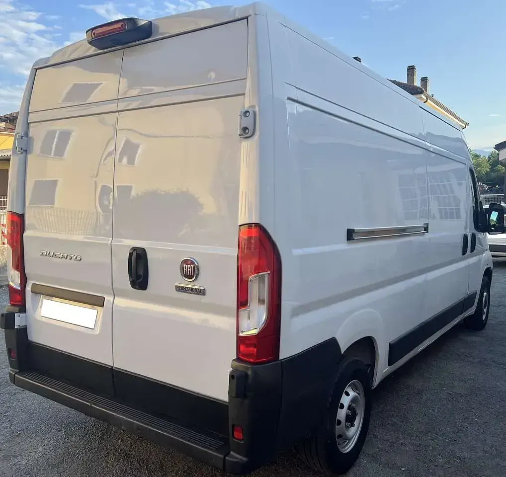 Usata Fiat Ducato 140 CV (102 kW) 2023 Bianco Furgone