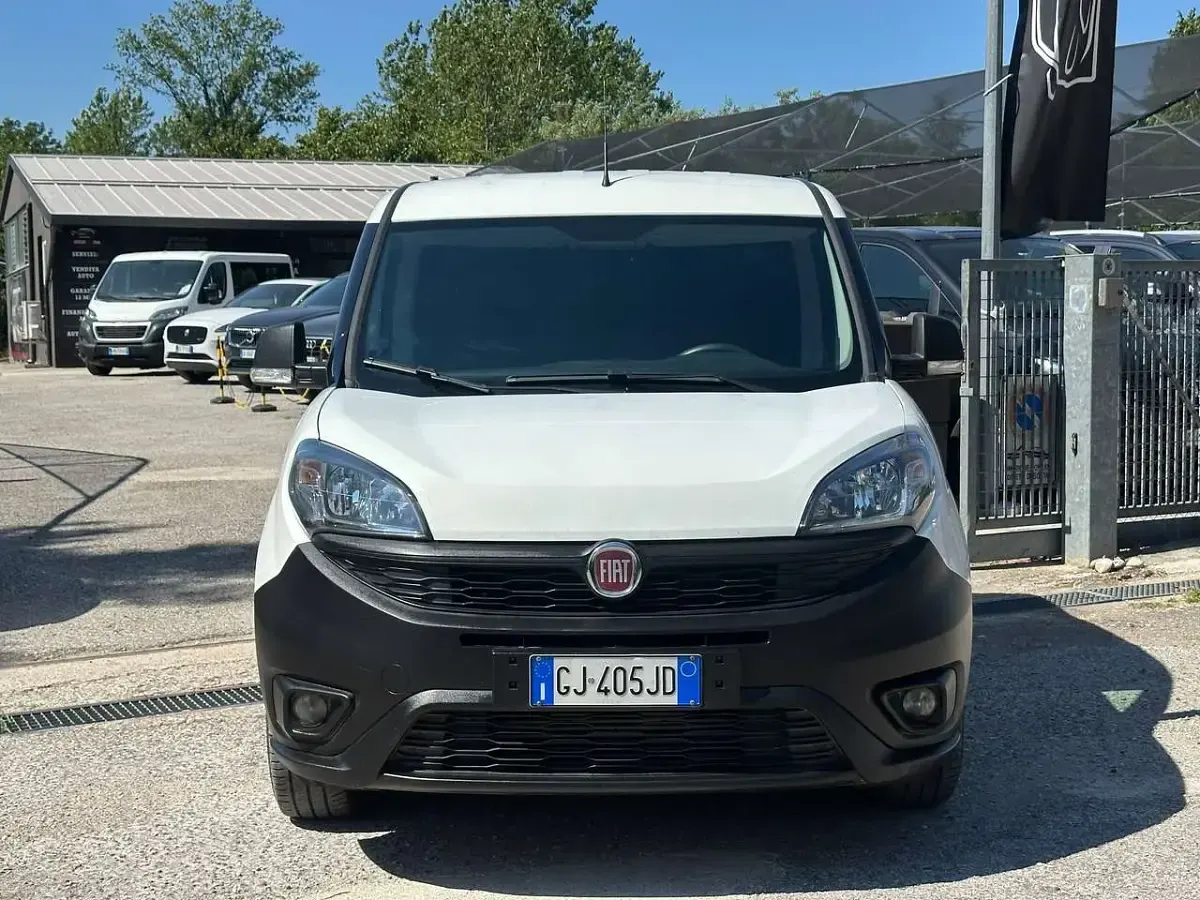 Usata Fiat Doblò 120 CV (88 kW) 2022 Bianco Monovolume