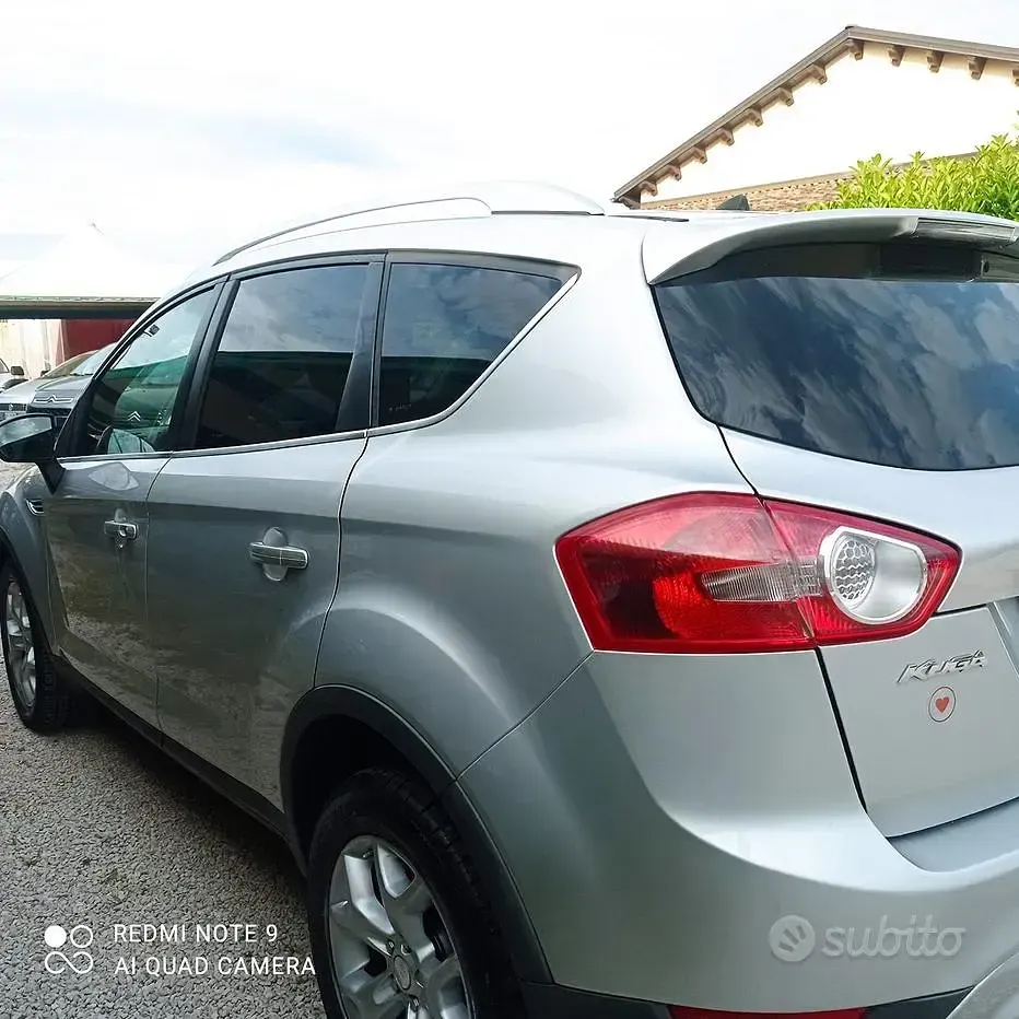 Usata Ford Kuga 140 CV (102 kW) 2012 Grigio SUV