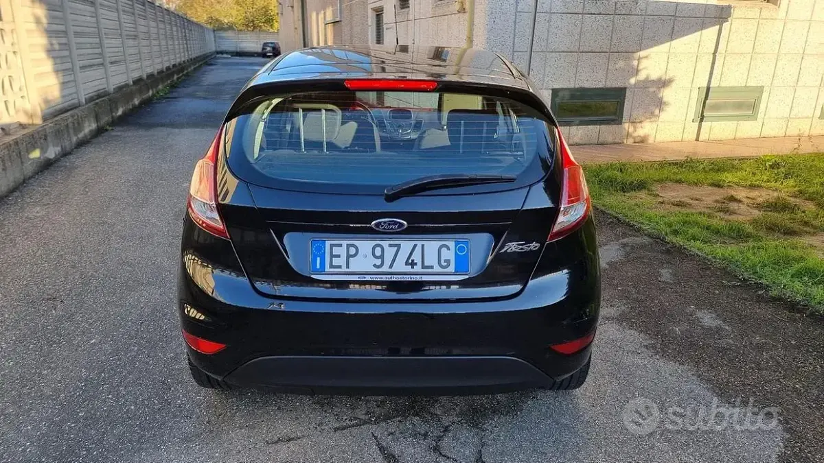 Usata Ford Fiesta Titanium 80 CV (58 kW) 2012 Nero Berlina