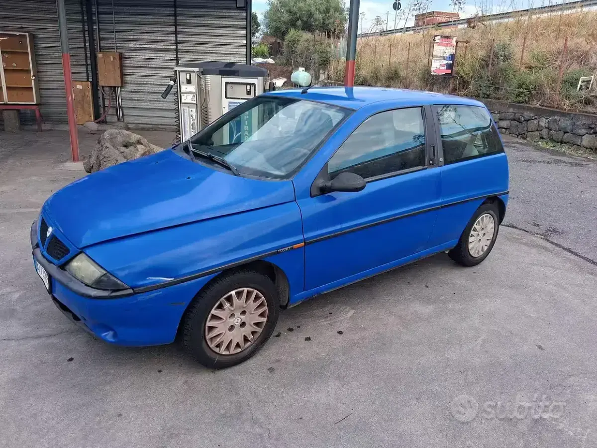 Usata Lancia Ypsilon 54 CV (39 kW) 2000 Bluazzurro Utilitaria