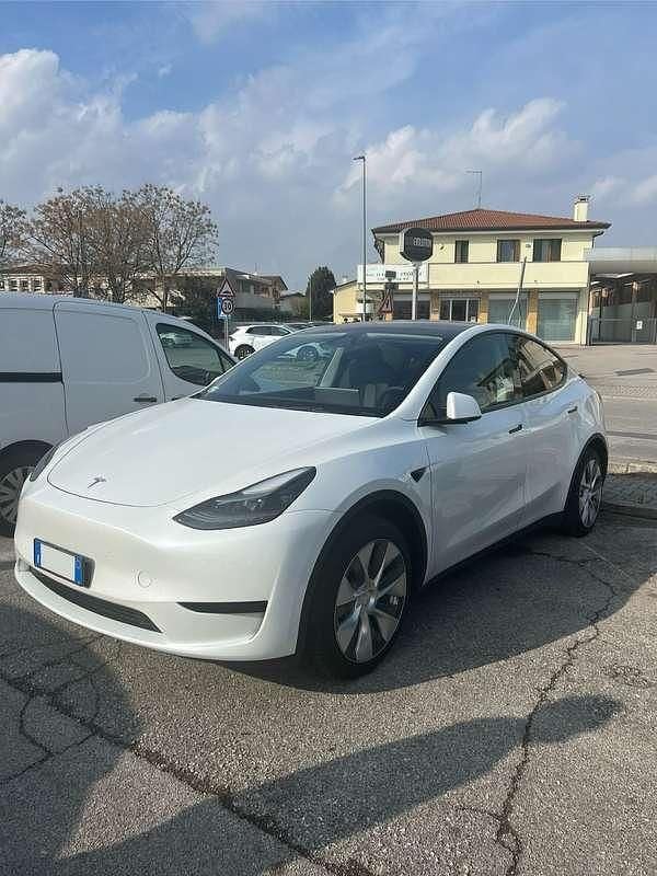 Usata Tesla Model Y RWD 88 kW (120 CV) 2024 Bianco SUV