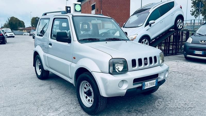 Usata Suzuki Jimny 82 CV (60 kW) 2002 Grigio SUV