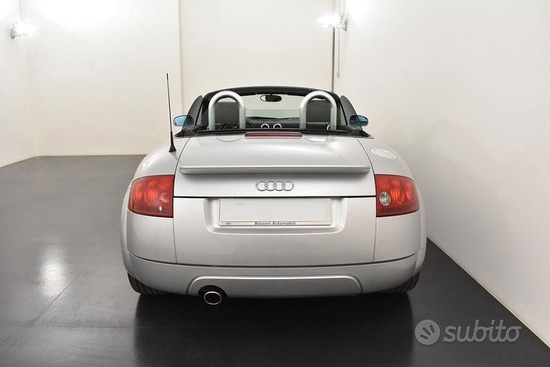 Usata Audi TT Roadster 150 CV (110 kW) 2003 Grigio Cabrio