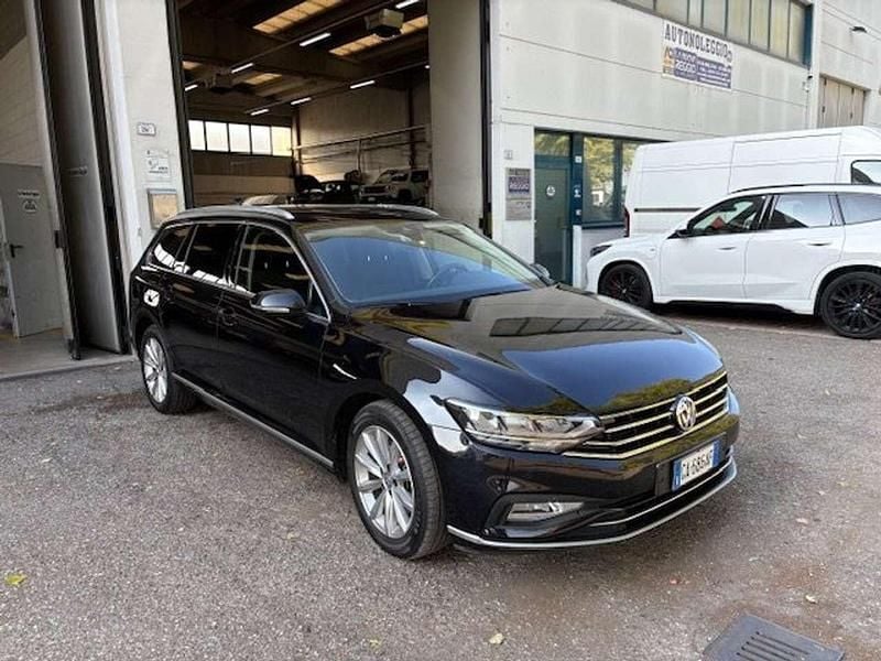 Nero Usata 2020 VW Passat Executive Station wagon | 15.900 € (Ottimo prezzo) - Immagine 1/4