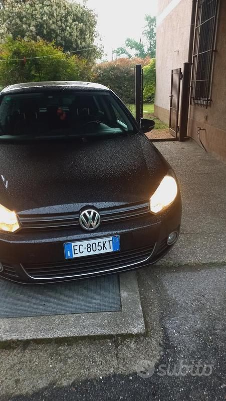 Nero Usata 2010 VW Golf VI Tre volumi | 6100 € (Buon prezzo) - Immagine 1/4