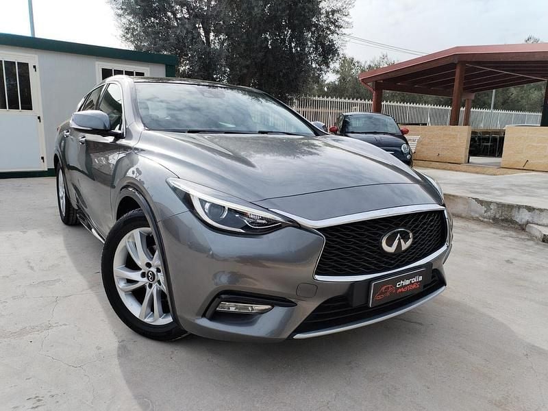 Grigio Usata 2017 Infiniti Q30 Premium Tre volumi | 12.900 € (Buon prezzo) - Immagine 1/4