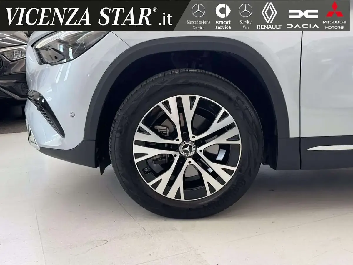 Usata Mercedes GLA200 Advanced 150 CV (110 kW) 2025 Argento SUV