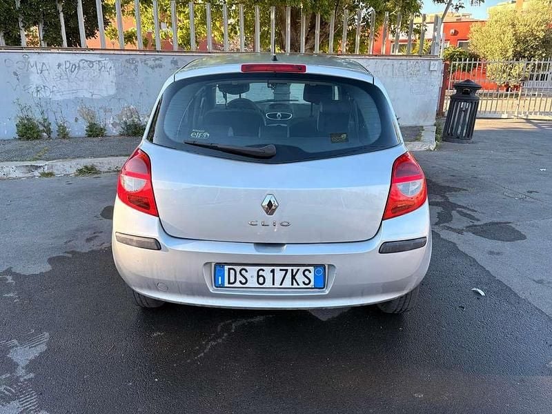 Occasion Renault Clio III Rip Curl 75 PK (55 kW) 2008 Grijs Sedan