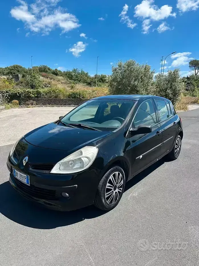 Usado Renault Clio II 85 CV (62 kW) 2007 Negro Utilitario