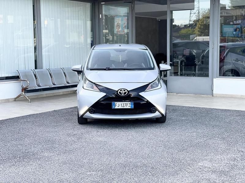 Usata Toyota Aygo 69 CV (50 kW) 2017 Grigio Utilitaria