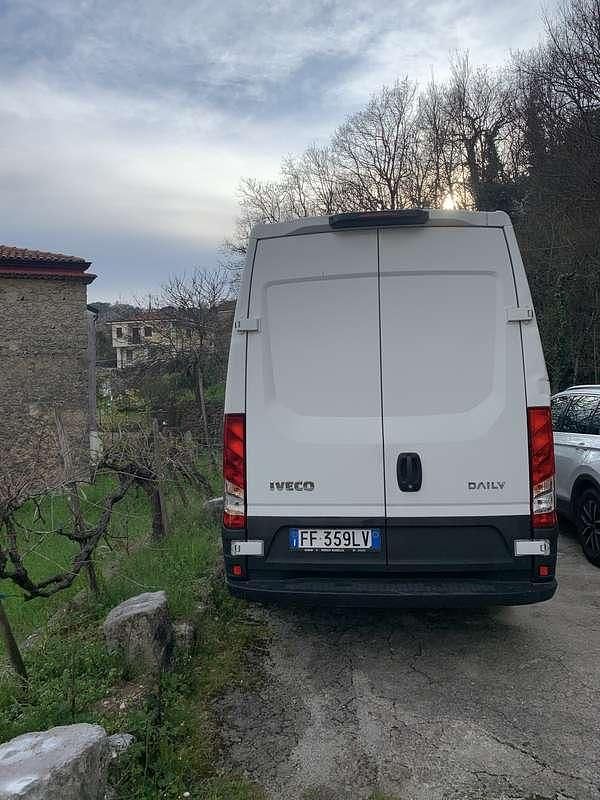 Usata Iveco Daily 156 CV (114 kW) 2015
