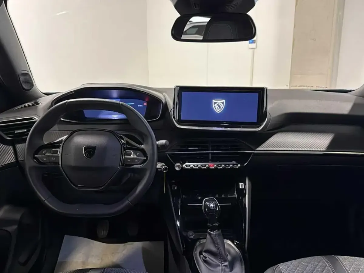 Usata Peugeot 2008 Allure 101 CV (74 kW) 2025 Blu/azzurro SUV