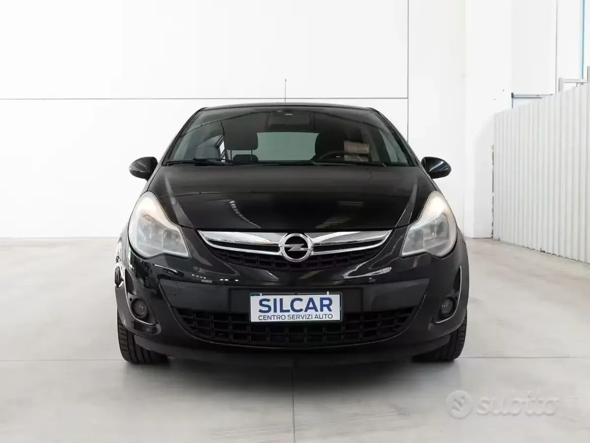 Usata Opel Corsa 85 CV (62 kW) 2012 Nero Utilitaria