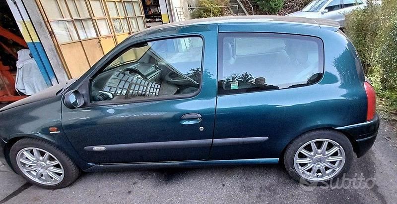 Usata Renault Clio II 168 CV (123 kW) 2002 Verde Utilitaria
