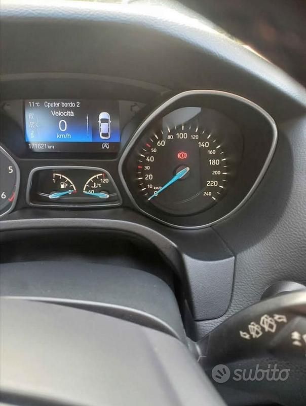 Usata Ford Focus Titanium 120 CV (88 kW) 2017 Grigio Station wagon