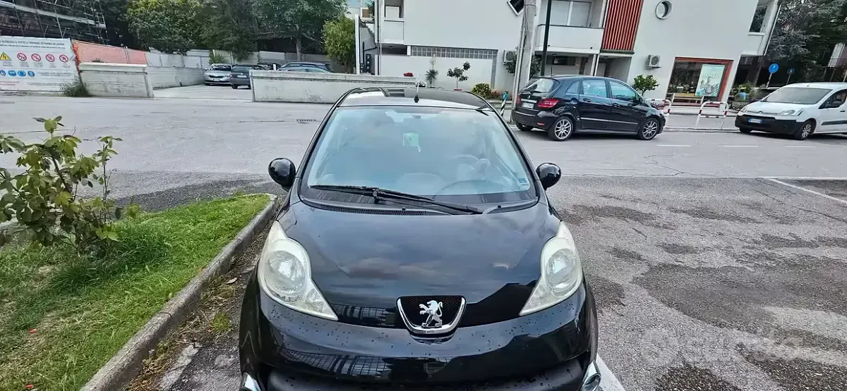 Usata Peugeot 107 68 CV (50 kW) 2009 Nero Utilitaria