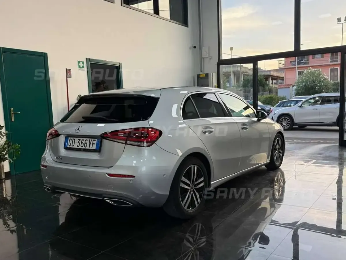 Usata Mercedes A180 116 CV (85 kW) 2021 Argento Berlina