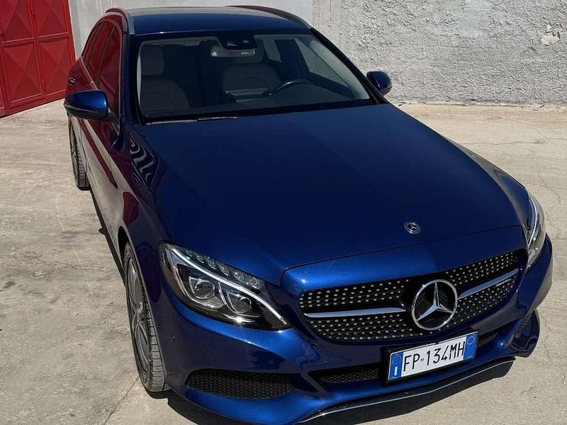 Usata Mercedes C300e 204 CV (150 kW) 2018 Blu/azzurro Station wagon