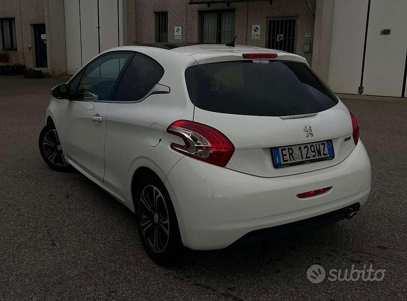 Usata Peugeot 208 Allure 68 CV (50 kW) 2013 Bianco Utilitaria