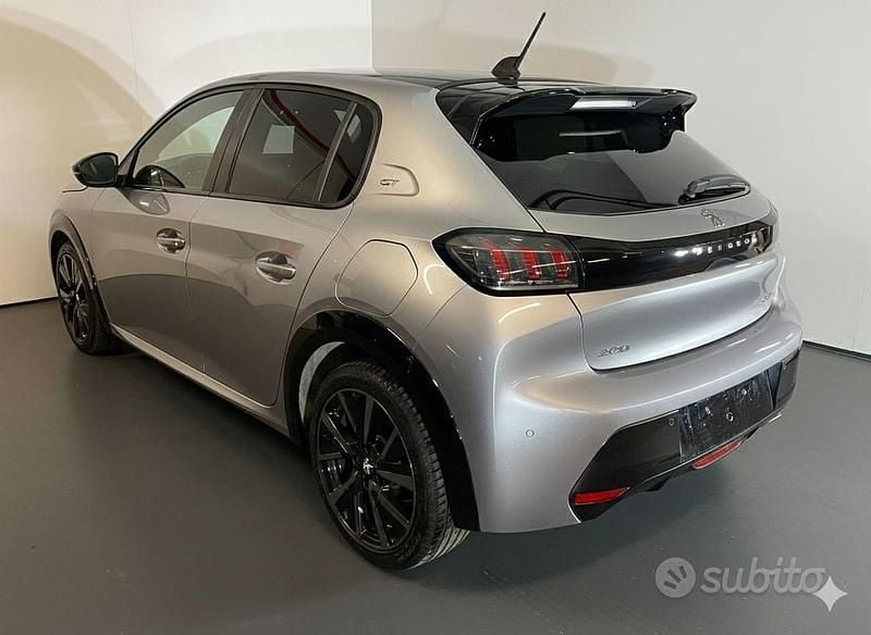 Usata Peugeot 208 GT 101 CV (74 kW) 2023 Grigio Utilitaria