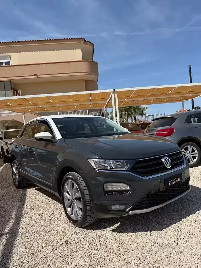 Usata VW T-Roc 116 CV (85 kW) 2019 Grigio SUV