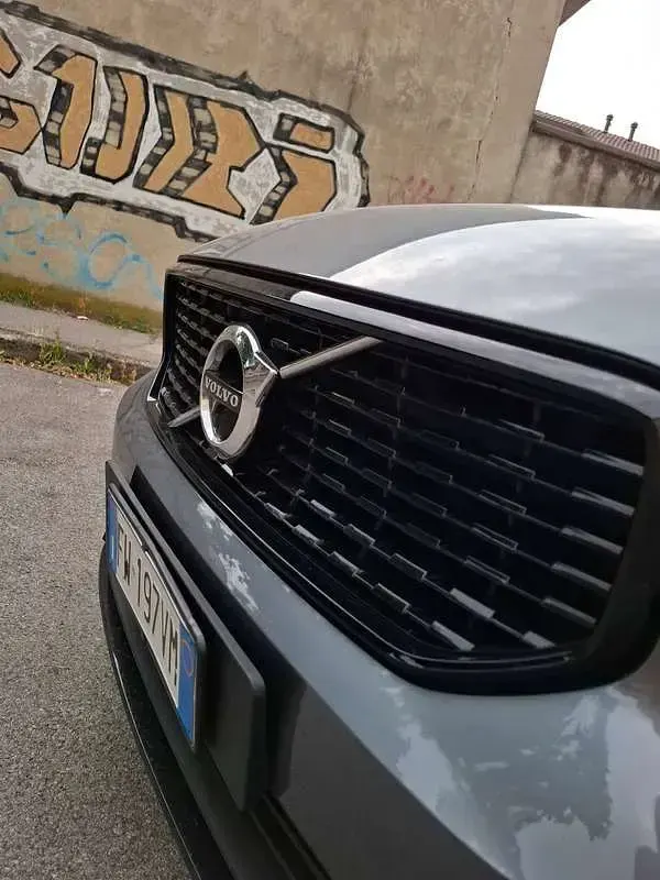 Usata Volvo XC40 R-Design 247 CV (181 kW) 2019 Grigio SUV