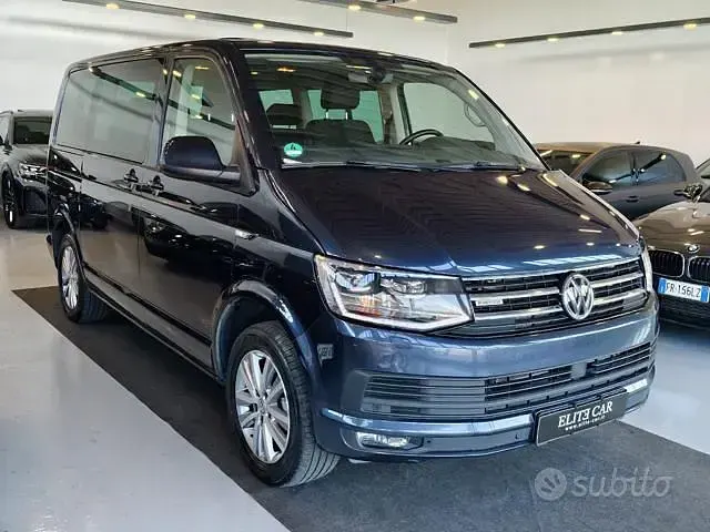 Usata VW Caravelle Comfortline 204 CV (150 kW) 2017 Bluazzurro Furgone
