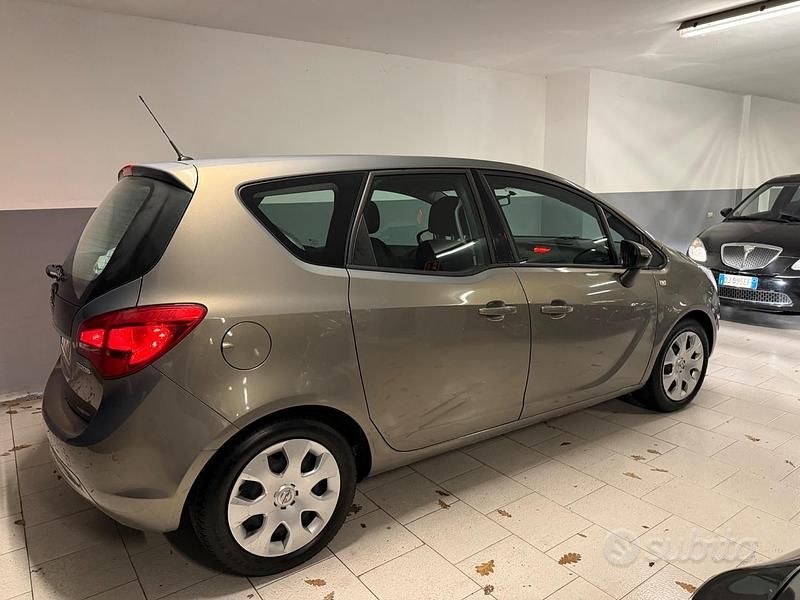 Usata Opel Meriva Cosmo 120 CV (88 kW) 2010 Grigio Monovolume
