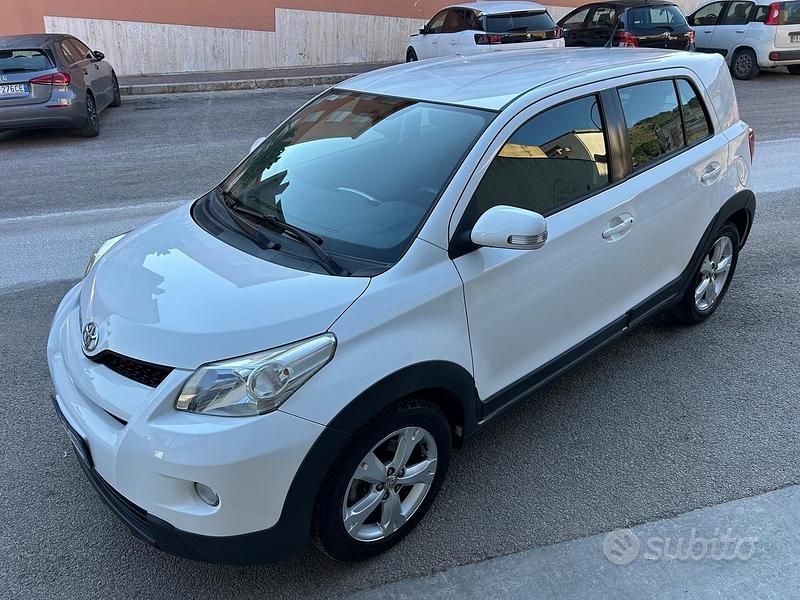 Usata Toyota Urban Cruiser 89 CV (65 kW) 2012 Bianco Station wagon