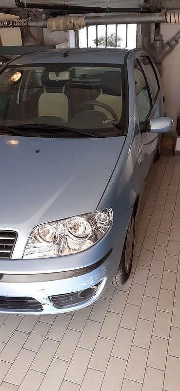 Usata 2005 Fiat Punto Dynamic Tre volumi | 1500 € (Ottimo prezzo) - Immagine 1/2