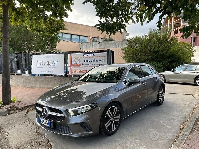 Usata Mercedes A180 Business 115 CV (84 kW) 2020 Grigio Berlina