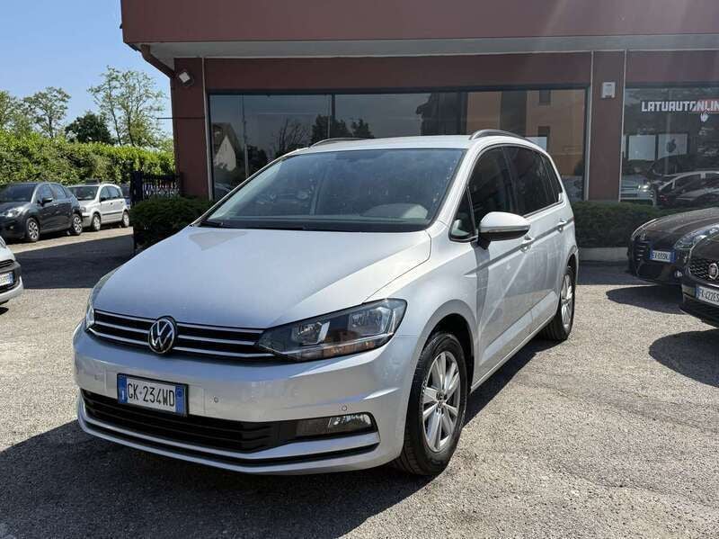 Argento Usata 2022 VW Touran Executive Monovolume | 26.400 € (Ottimo prezzo) - Immagine 1/4