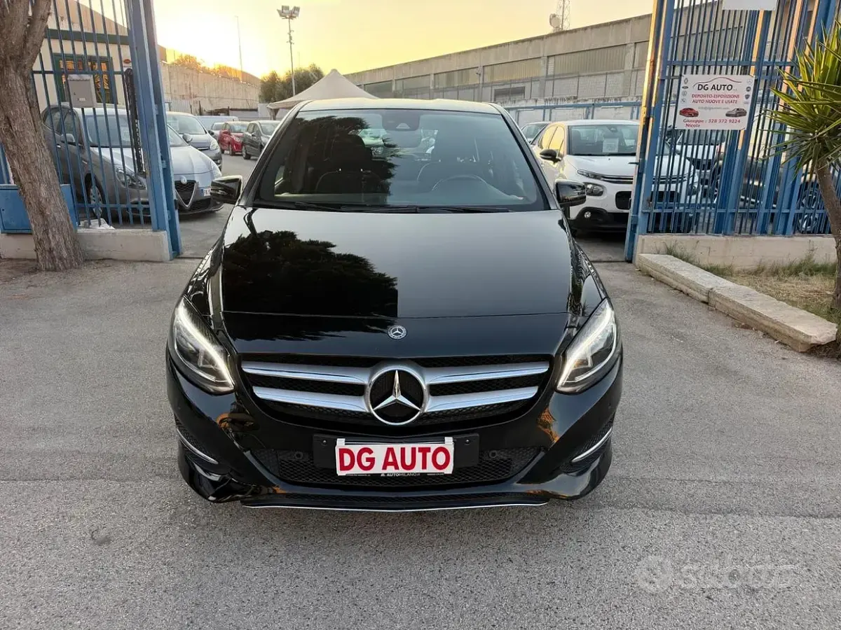 Usata Mercedes B180 Premium 109 CV (80 kW) 2018 Nero Utilitaria