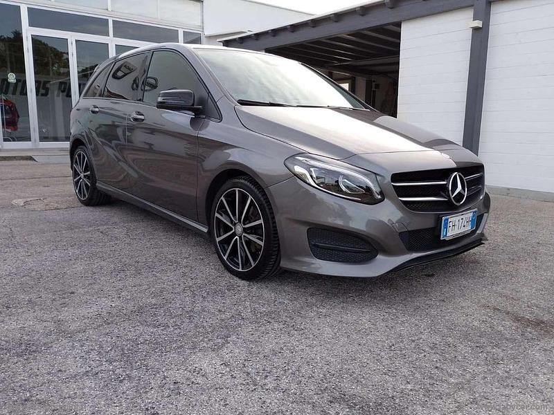 Usata Mercedes B200 Premium 136 CV (100 kW) 2017 Grigio Monovolume