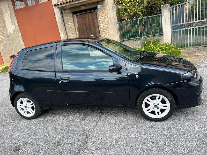 Usata Fiat Punto 70 CV (51 kW) 2005 Nero Utilitaria