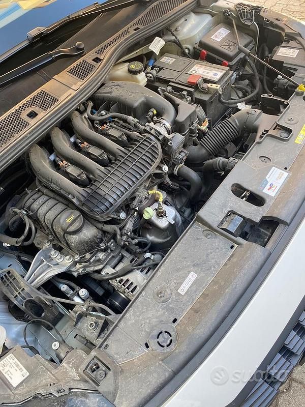 Usata Peugeot 208 101 CV (74 kW) 2024 Bianco Utilitaria
