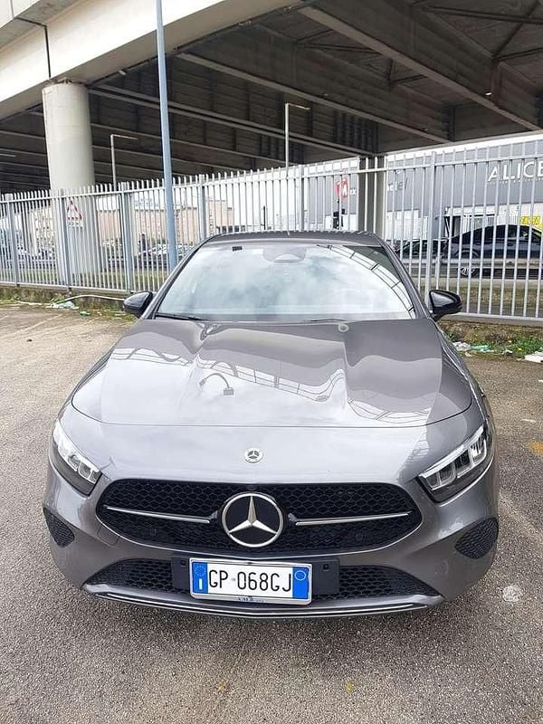 Usata Mercedes A250 Advanced 163 CV (119 kW) 2023 Grigio Berlina
