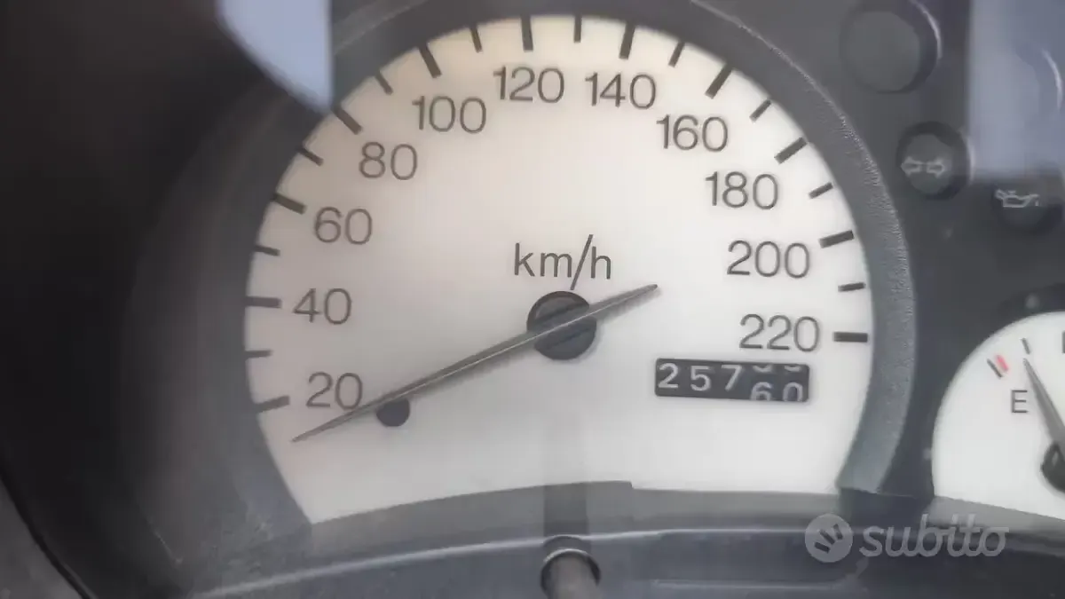 Usata Ford Ka 60 CV (44 kW) 2001 Grigio Utilitaria