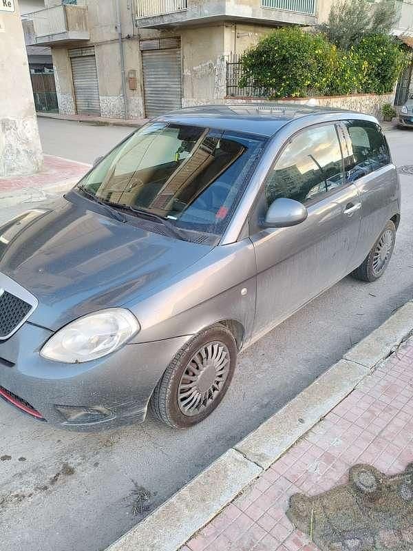 Usata Lancia Ypsilon 60 CV (44 kW) 2010 Utilitaria