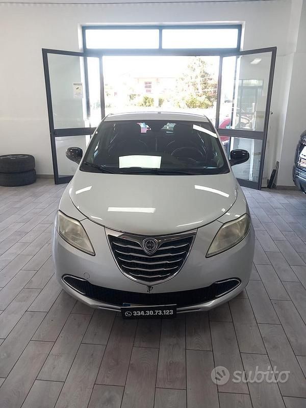 Grigio Usata 2012 Lancia Ypsilon Due volumi | 4890 € (Buon prezzo) - Immagine 1/4