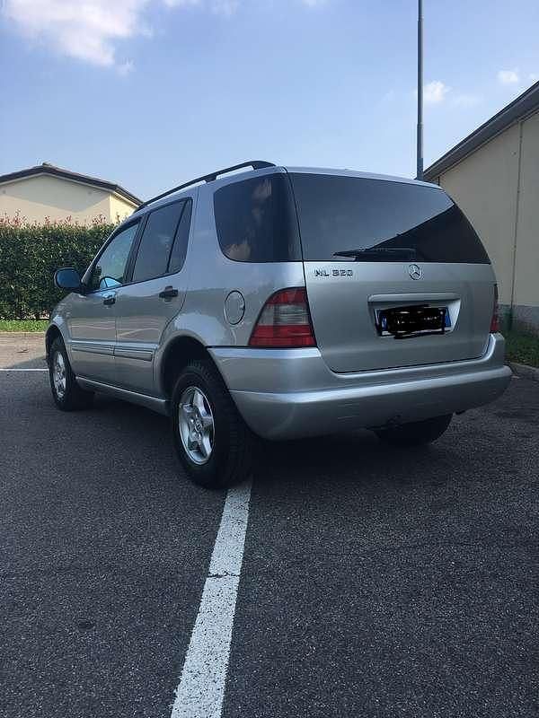 Usata Mercedes ML320 218 CV (160 kW) 1998 Grigio SUV