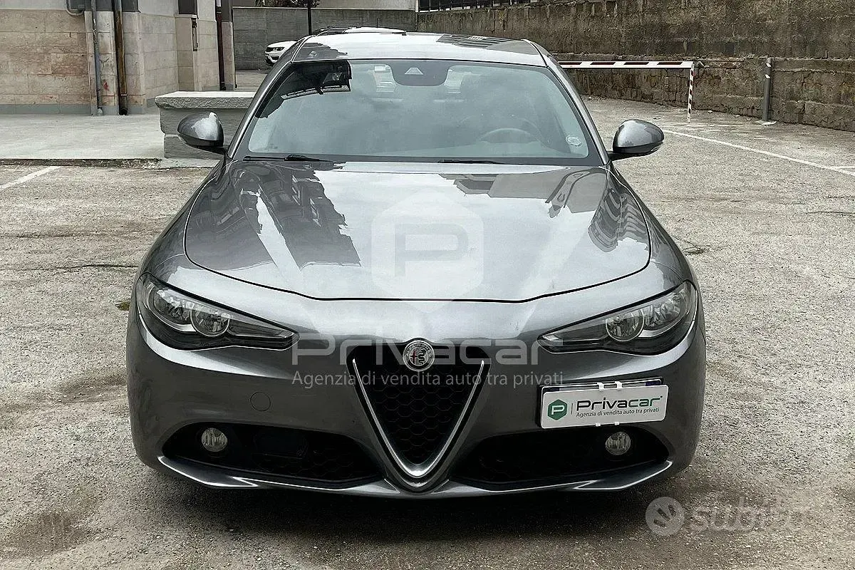 Begagnad Alfa Romeo Giulia Super 180 HK (132 kW) 2017 Grå Sedan