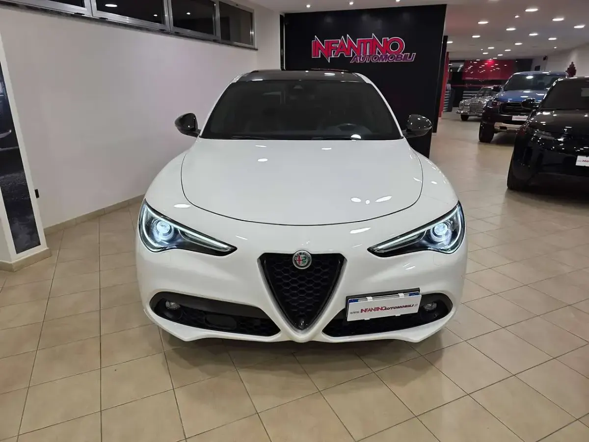 Usata Alfa Romeo Stelvio Estrema 209 CV (153 kW) 2022 Bianco SUV