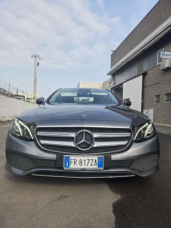 Usata Mercedes E220 Premium 194 CV (142 kW) 2018 Grigio Berlina