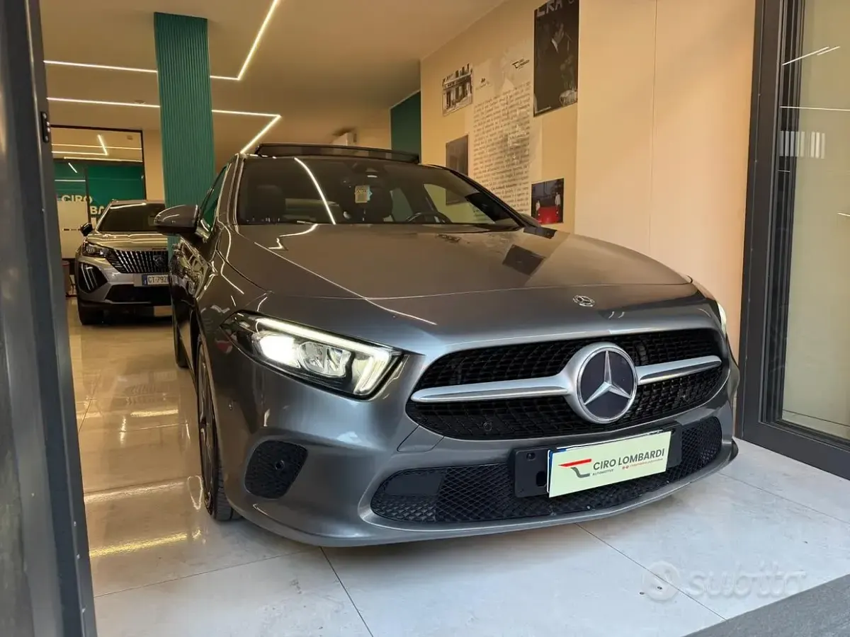 Usata Mercedes A180 Premium 116 CV (85 kW) 2018 Grigio Berlina