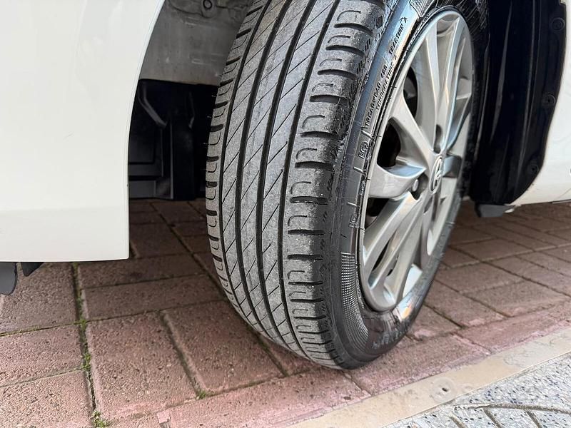 Usata Toyota Yaris Active 69 CV (50 kW) 2016 Bianco Berlina