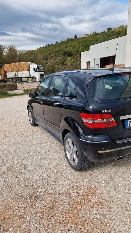 Usata Mercedes B180 109 CV (80 kW) 2005 Nero Monovolume